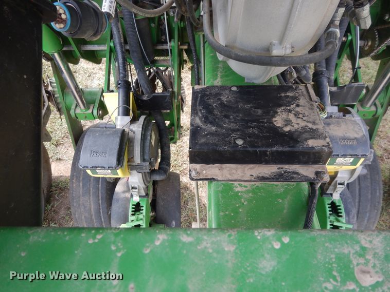 image for item FR9032 2011 John Deere 1770NT no-till planter