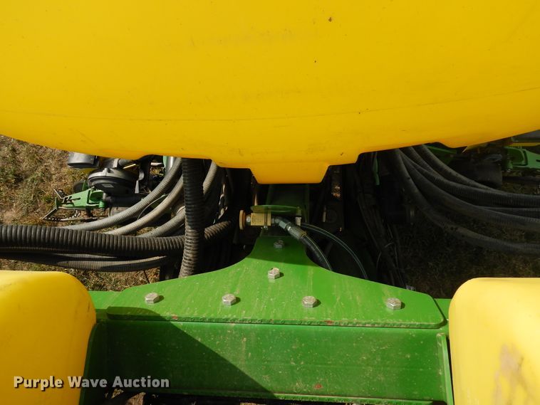 image for item FR9032 2011 John Deere 1770NT no-till planter