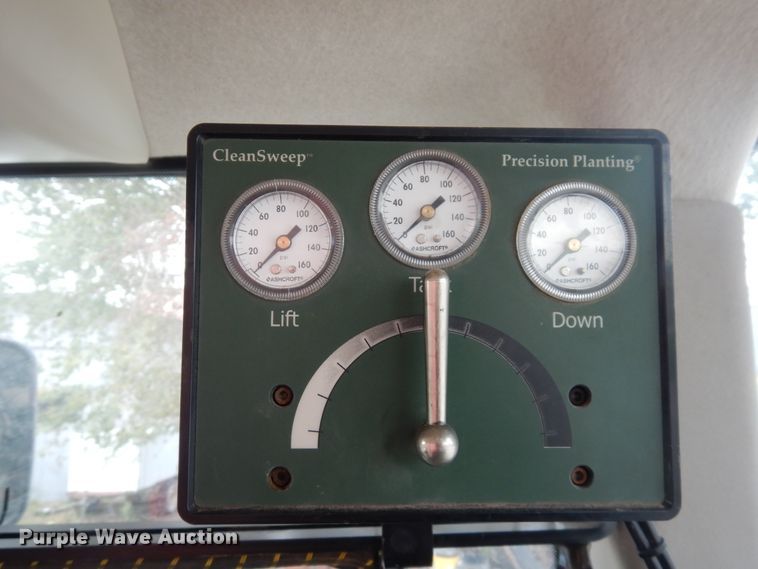 image for item FR9032 2011 John Deere 1770NT no-till planter