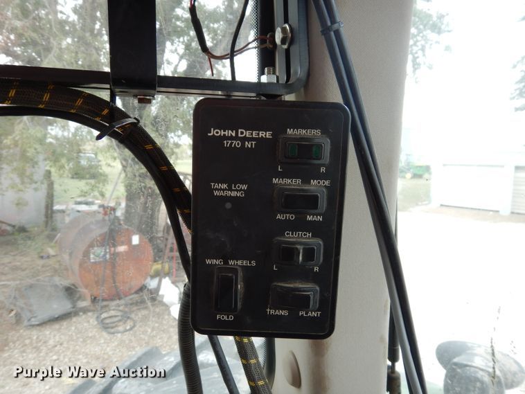image for item FR9032 2011 John Deere 1770NT no-till planter