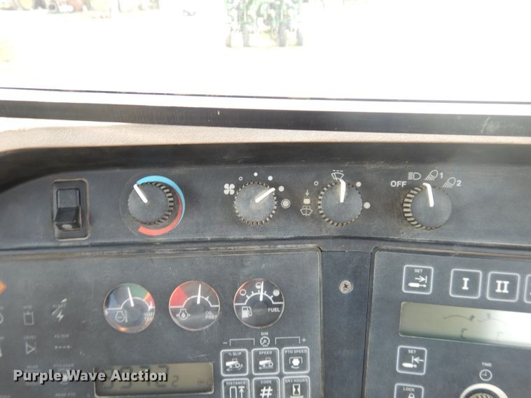 image for item FR9033 1998 John Deere 8400T  tractor