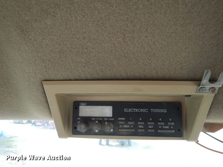 image for item FR9033 1998 John Deere 8400T  tractor