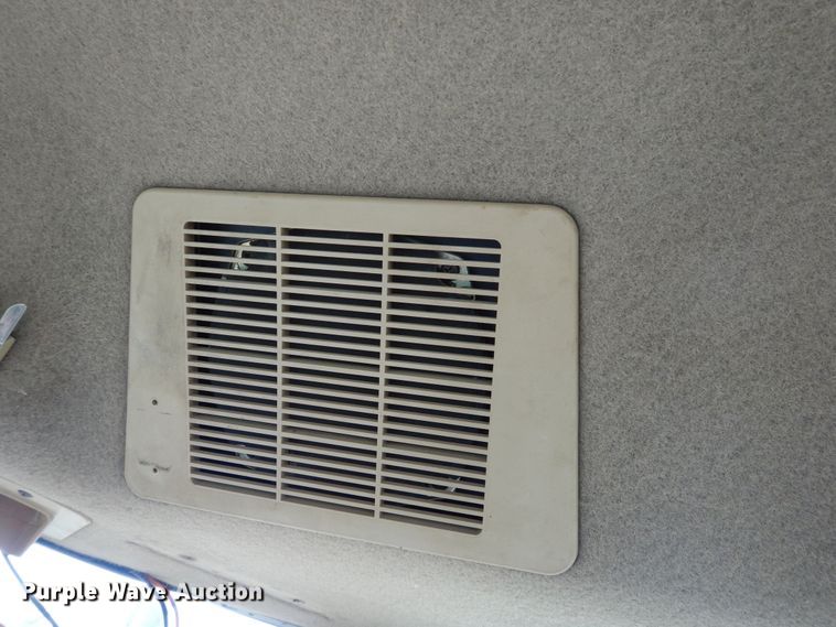 image for item FR9033 1998 John Deere 8400T  tractor