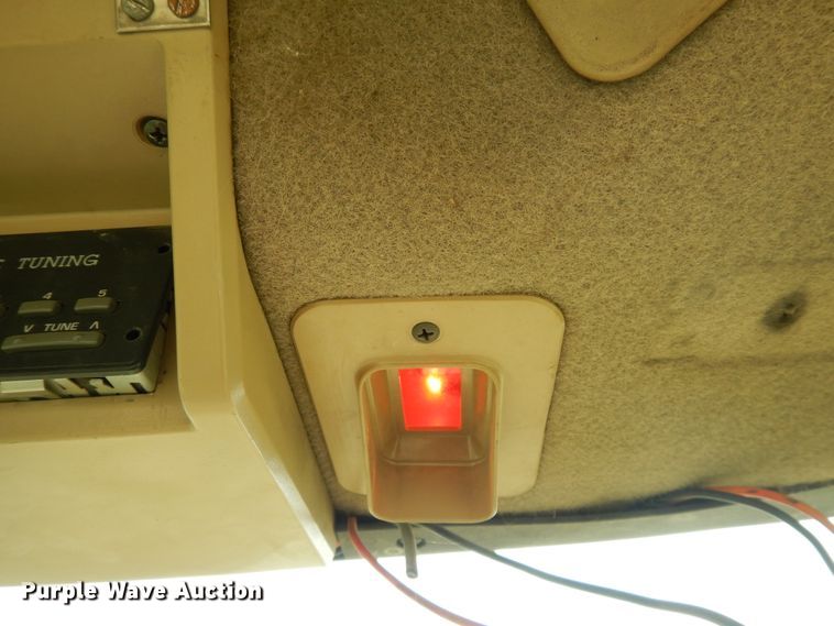 image for item FR9033 1998 John Deere 8400T  tractor