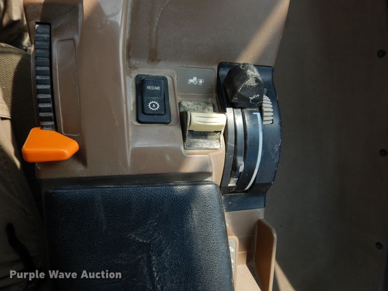 image for item FR9033 1998 John Deere 8400T  tractor