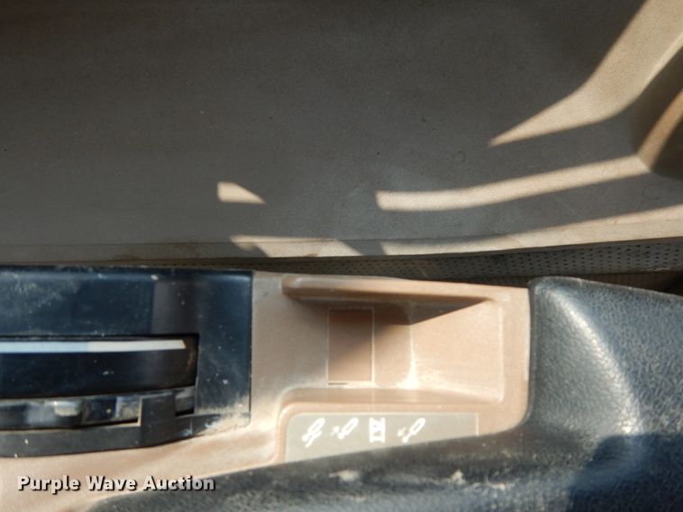 image for item FR9033 1998 John Deere 8400T  tractor