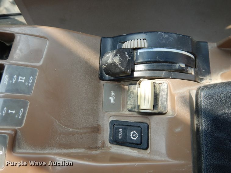 image for item FR9033 1998 John Deere 8400T  tractor