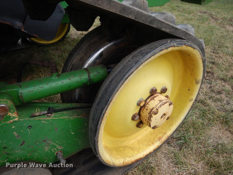 image for item FR9033 1998 John Deere 8400T  tractor