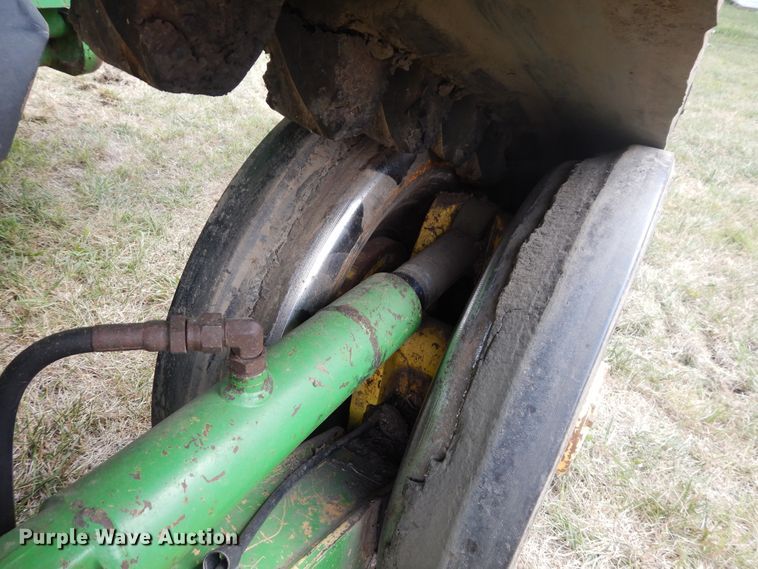 image for item FR9033 1998 John Deere 8400T  tractor