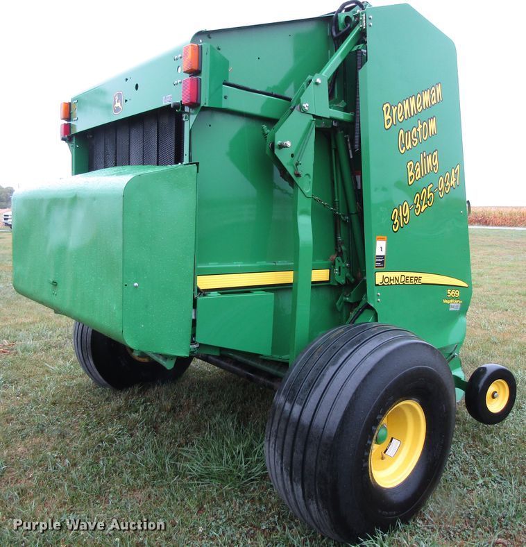 image for item GQ9125 2015 John Deere 569  round baler