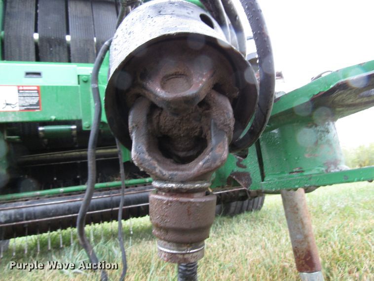 image for item GQ9125 2015 John Deere 569  round baler