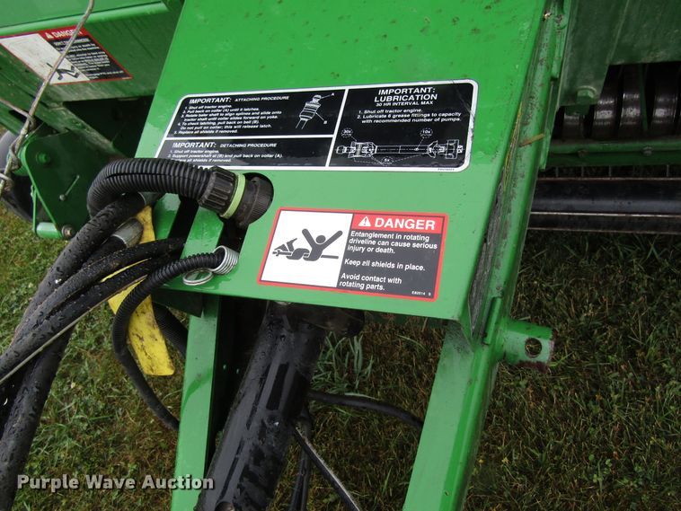 image for item GQ9125 2015 John Deere 569  round baler