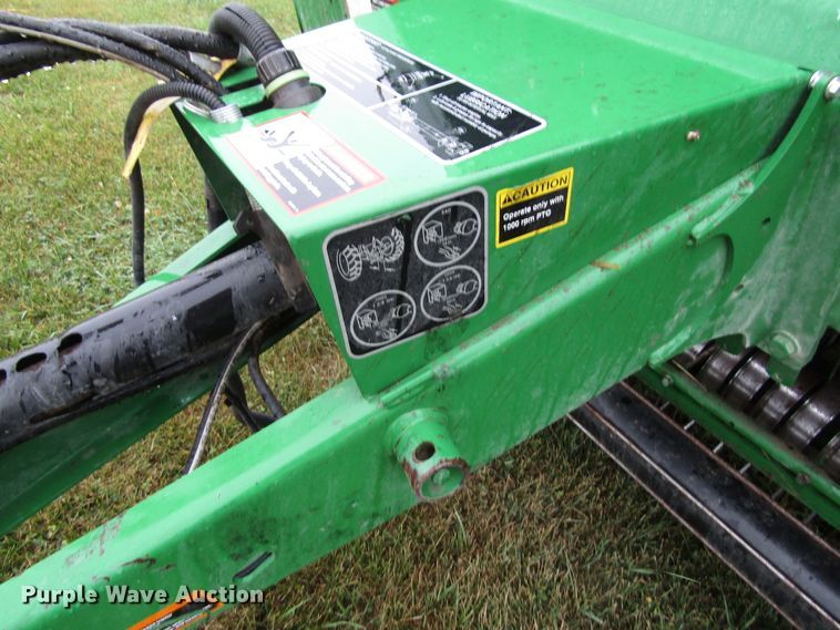 image for item GQ9125 2015 John Deere 569  round baler