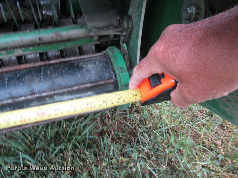 image for item GQ9125 2015 John Deere 569  round baler