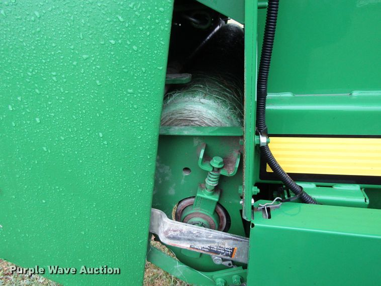 image for item GQ9125 2015 John Deere 569  round baler