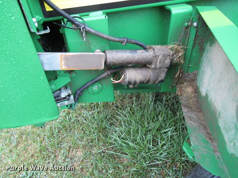 image for item GQ9125 2015 John Deere 569  round baler