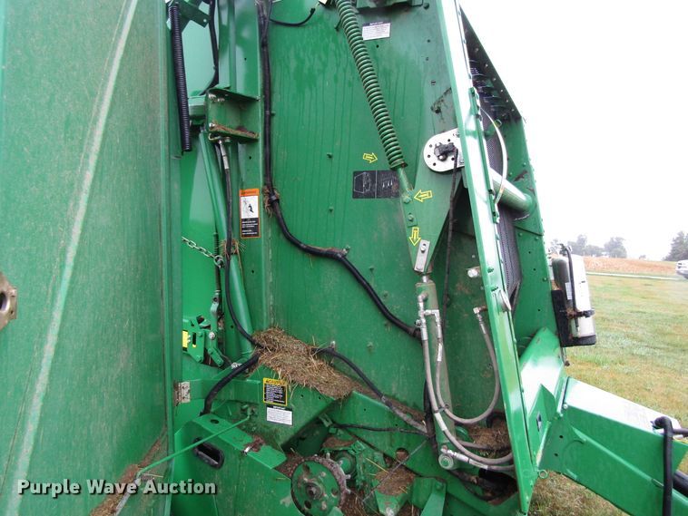 image for item GQ9125 2015 John Deere 569  round baler
