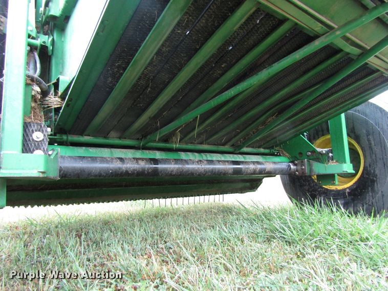 image for item GQ9125 2015 John Deere 569  round baler