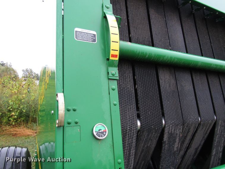 image for item GQ9125 2015 John Deere 569  round baler