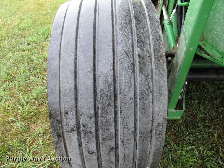 image for item GQ9125 2015 John Deere 569  round baler