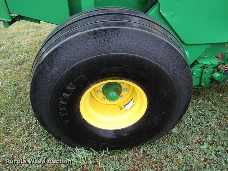 image for item GQ9125 2015 John Deere 569  round baler