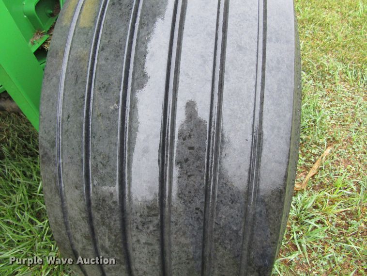 image for item GQ9125 2015 John Deere 569  round baler