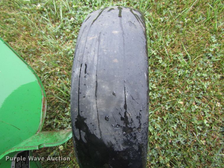 image for item GQ9125 2015 John Deere 569  round baler