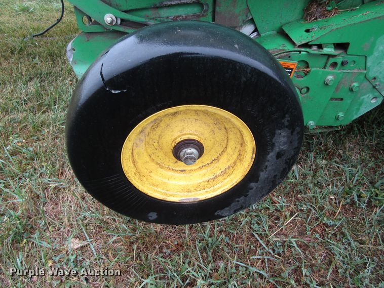 image for item GQ9125 2015 John Deere 569  round baler