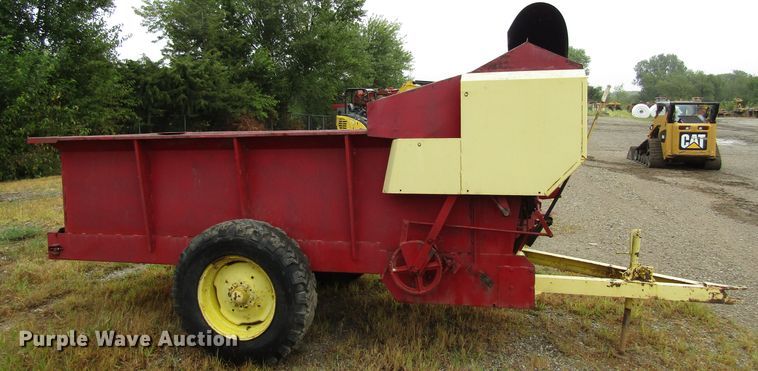 image for item GQ9127 1973 Schuler feed wagon