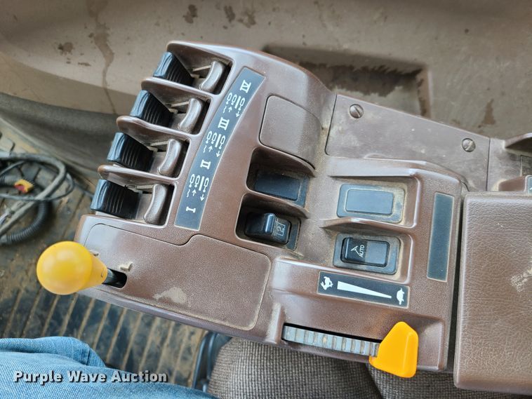 image for item GY9544 2003 John Deere 9420  4WD tractor