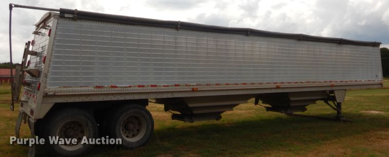 image for item HB9495 1999 Wilson DWH-400C Commander Series double hopper bottom grain trailer