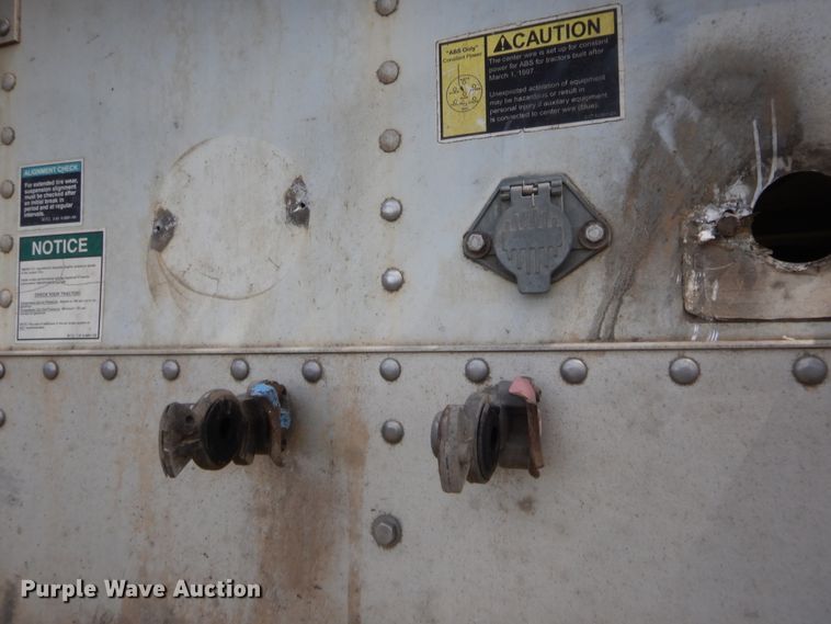 image for item HB9495 1999 Wilson DWH-400C Commander Series double hopper bottom grain trailer