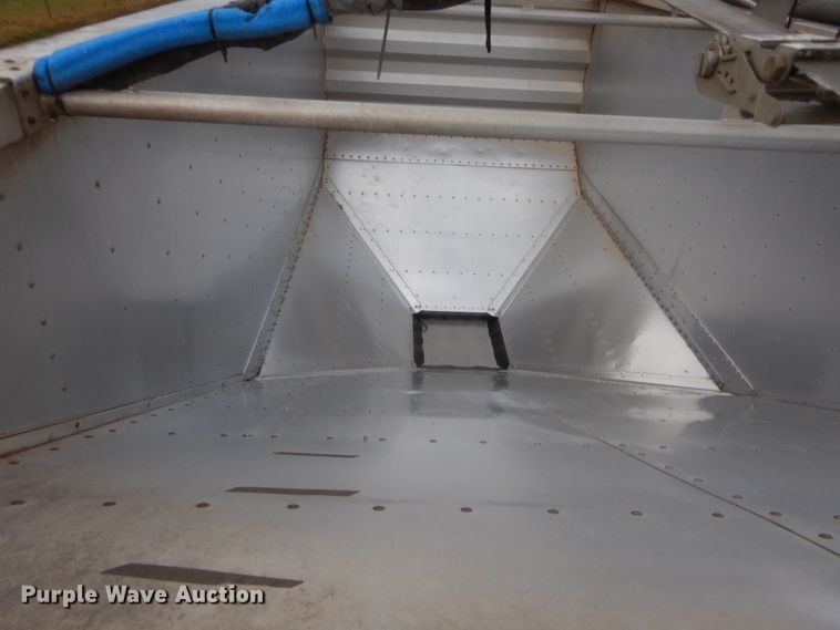 image for item HB9495 1999 Wilson DWH-400C Commander Series double hopper bottom grain trailer