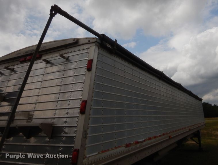 image for item HB9495 1999 Wilson DWH-400C Commander Series double hopper bottom grain trailer