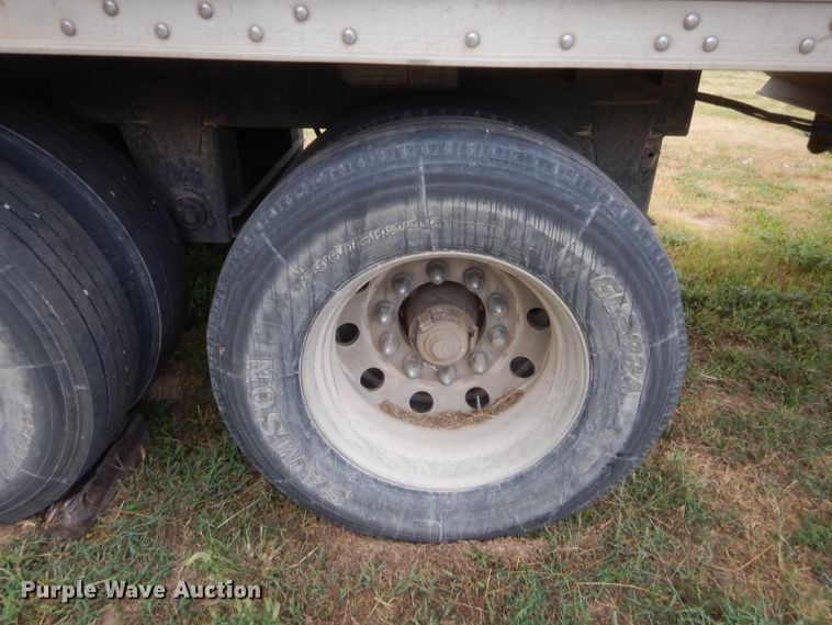 image for item HB9495 1999 Wilson DWH-400C Commander Series double hopper bottom grain trailer