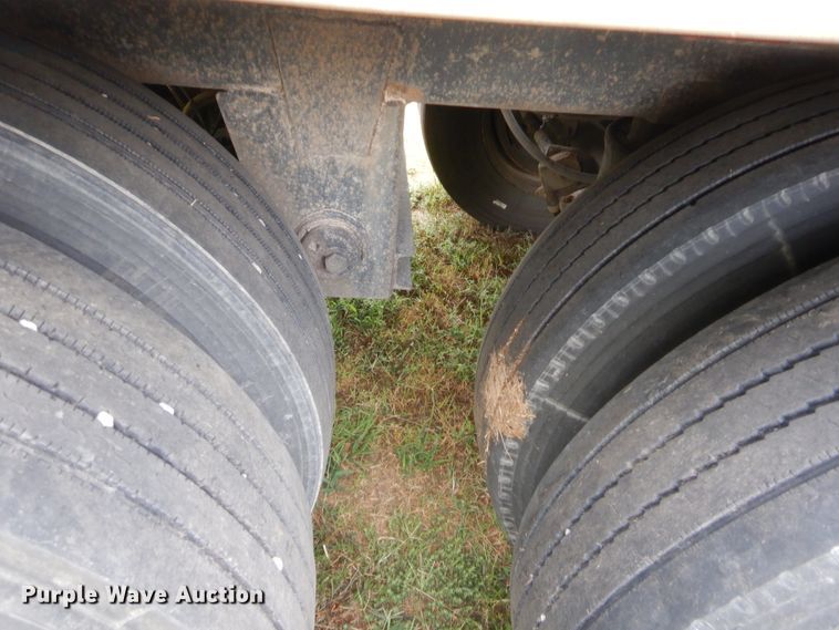 image for item HB9495 1999 Wilson DWH-400C Commander Series double hopper bottom grain trailer