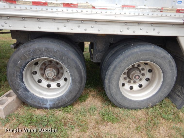 image for item HB9495 1999 Wilson DWH-400C Commander Series double hopper bottom grain trailer