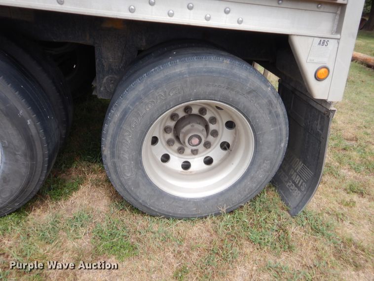 image for item HB9495 1999 Wilson DWH-400C Commander Series double hopper bottom grain trailer