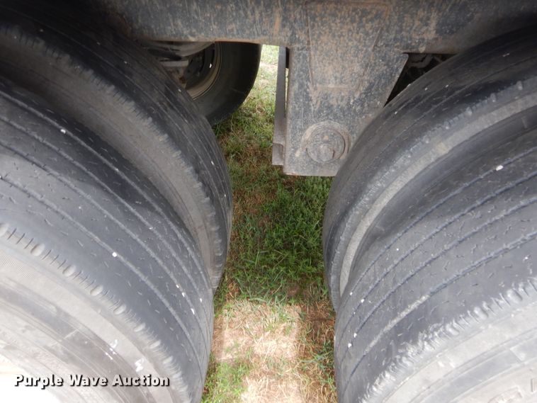 image for item HB9495 1999 Wilson DWH-400C Commander Series double hopper bottom grain trailer