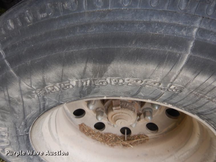 image for item HB9495 1999 Wilson DWH-400C Commander Series double hopper bottom grain trailer