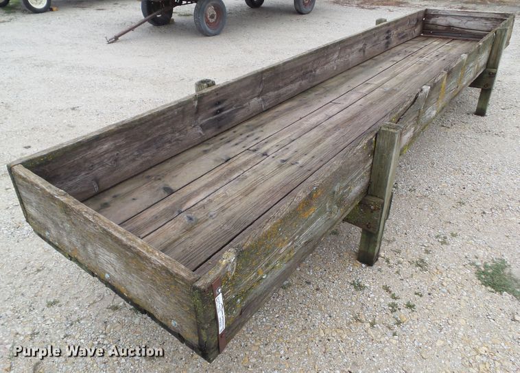 image for item HF9528 Wood feed bunk