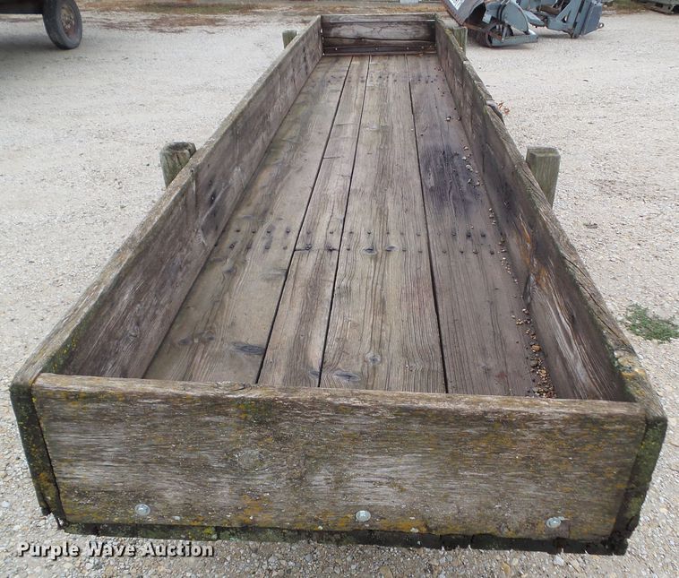 image for item HF9528 Wood feed bunk