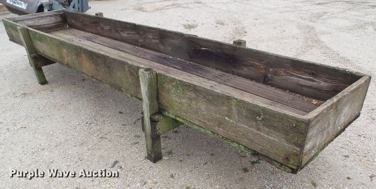 image for item HF9528 Wood feed bunk