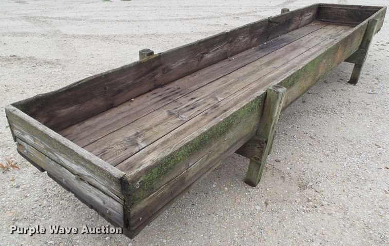 image for item HF9528 Wood feed bunk