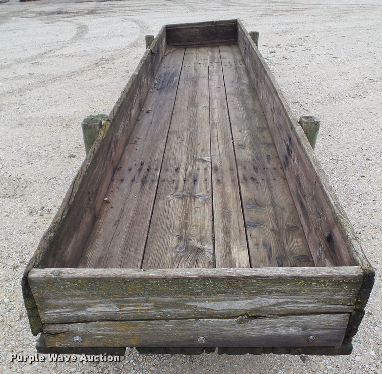 image for item HF9528 Wood feed bunk