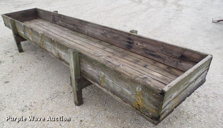 image for item HF9528 Wood feed bunk