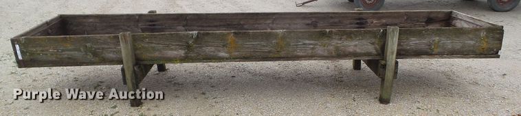 image for item HF9528 Wood feed bunk