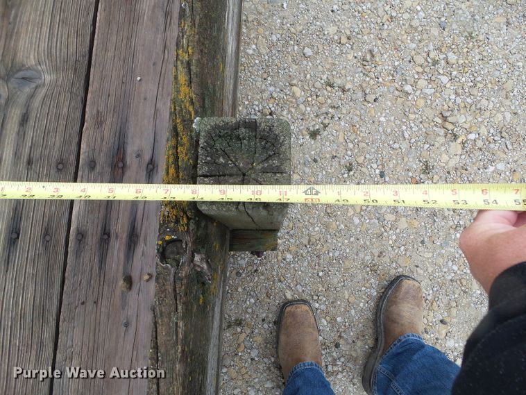 image for item HF9528 Wood feed bunk