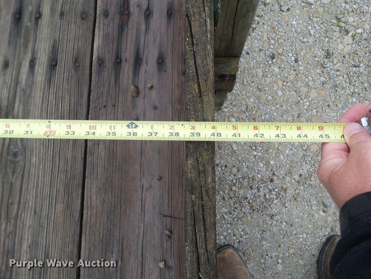 image for item HF9528 Wood feed bunk