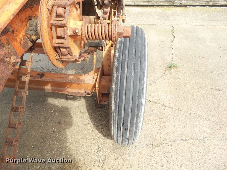 image for item HF9532 Allis Chalmers  round baler